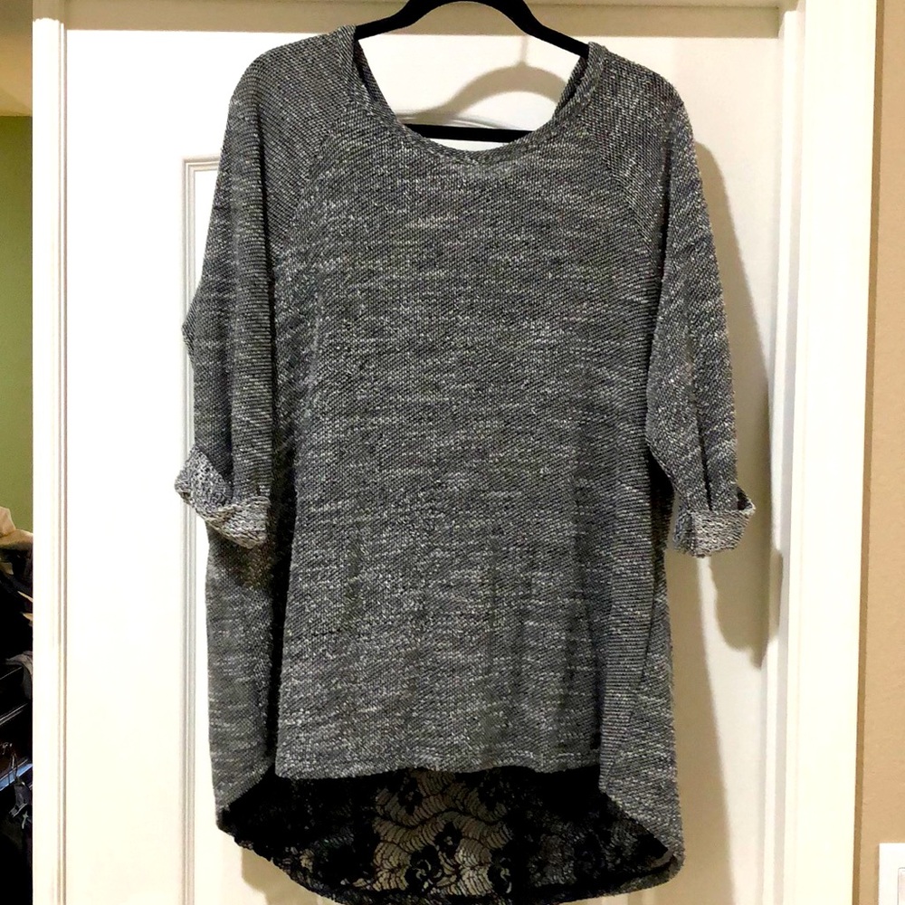 Bobeau brand top with slit back and lace 1X